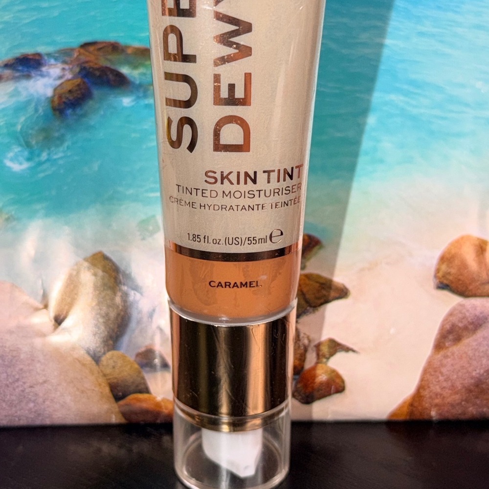 Makeup Revolution Superdewy Skin Tint Tinted Moisturizer Caramel Nee - Picture 2 of 3